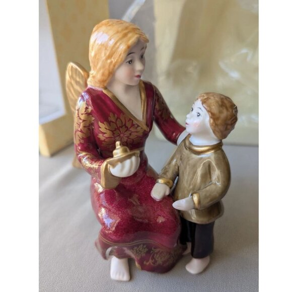 Villeroy & Boch Angeli di Natale Angel Hope with a Boy Figurine - Picture 2 of 5